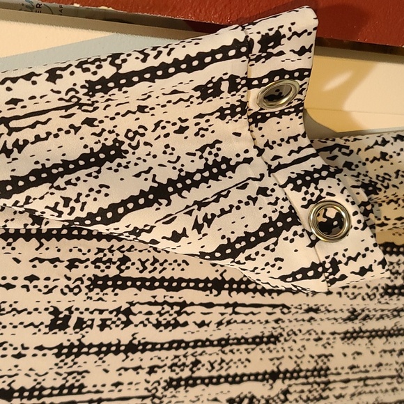 White & Black Colored Tops Blouses bundle of 4 Lg EUC - Picture 12 of 13